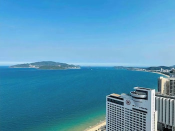 goldcoast premium beachfront apartment