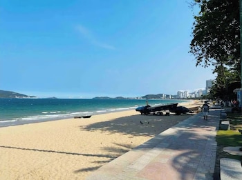goldcoast premium beachfront apartment