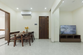 Townhouse Oak West Lake Apartment,,2 star