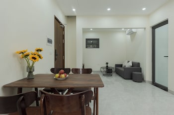 Townhouse Oak West Lake Apartment,,2 star