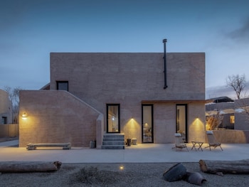 Lostvilla Zhongwei Yellow River,,4 star