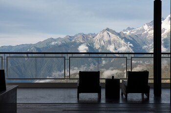 lostvilla deqin meri snow mountain