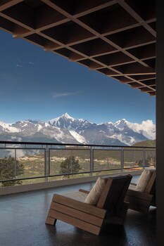 lostvilla deqin meri snow mountain