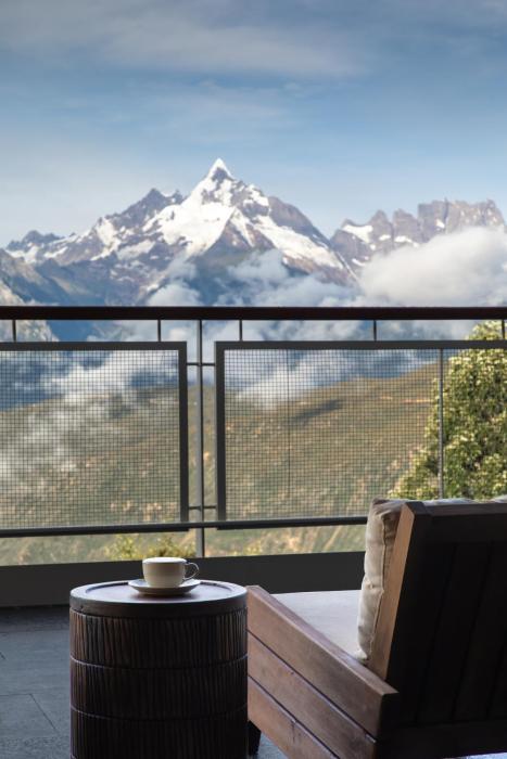 lostvilla deqin meri snow mountain
