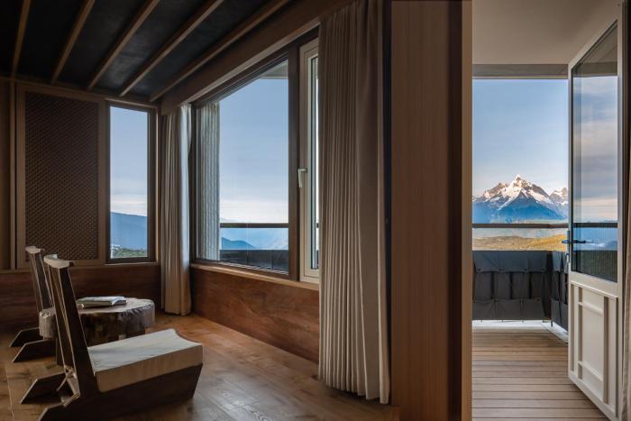 lostvilla deqin meri snow mountain