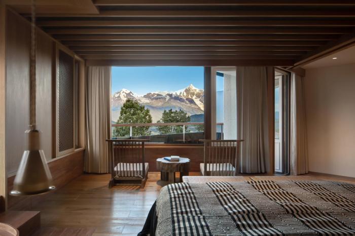 lostvilla deqin meri snow mountain