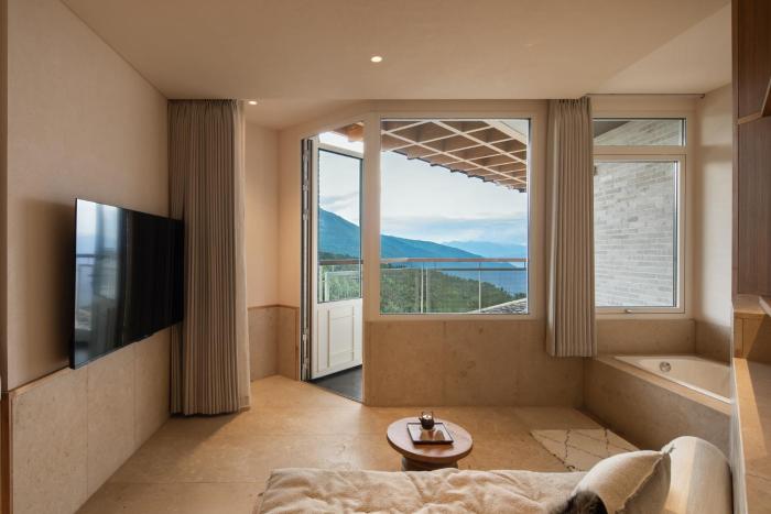 lostvilla deqin meri snow mountain