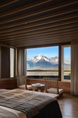 lostvilla deqin meri snow mountain