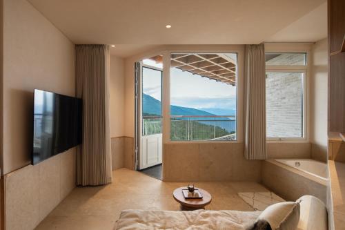 lostvilla deqin meri snow mountain