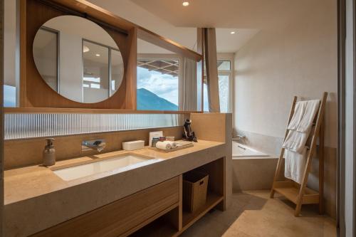 lostvilla deqin meri snow mountain