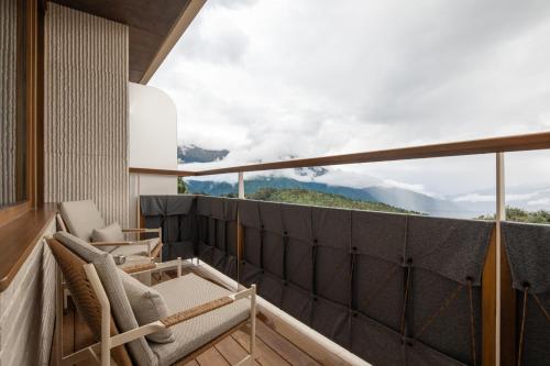 lostvilla deqin meri snow mountain
