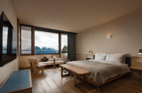 lostvilla deqin meri snow mountain