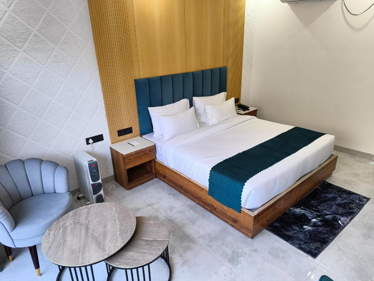amritara chakra river resort