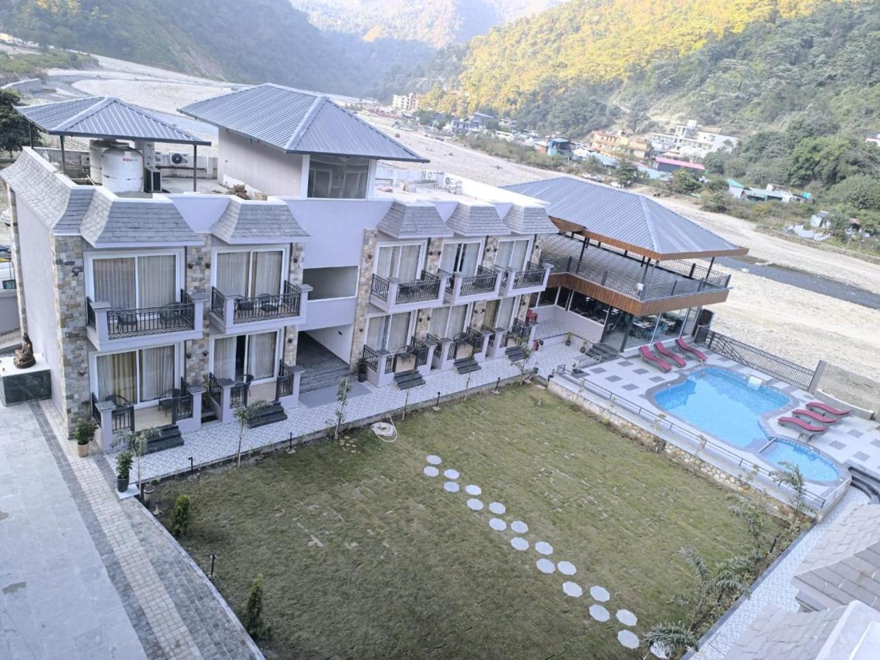 amritara chakra river resort