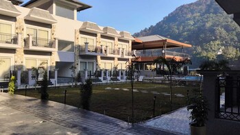 amritara chakra river resort