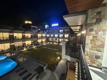 amritara chakra river resort