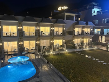 amritara chakra river resort