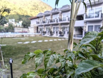 amritara chakra river resort