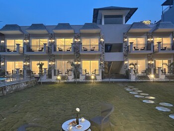 amritara chakra river resort