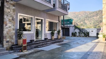 Amritara Chakra River Resort,,4 star