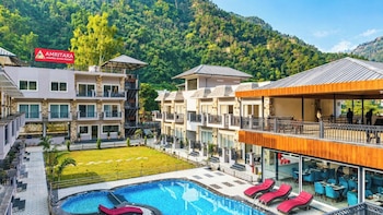 amritara chakra river resort