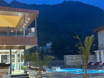 amritara chakra river resort