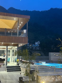 amritara chakra river resort