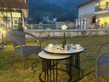 amritara chakra river resort