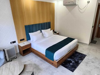 amritara chakra river resort