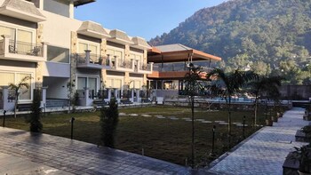 amritara chakra river resort