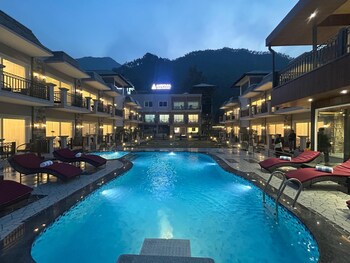 amritara chakra river resort