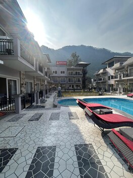 amritara chakra river resort