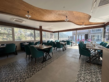 amritara chakra river resort