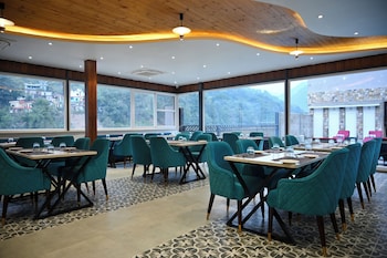 amritara chakra river resort