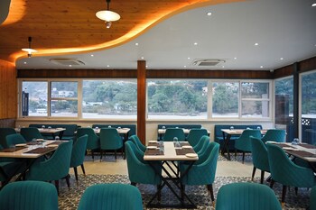 amritara chakra river resort