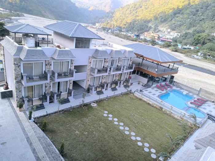 amritara chakra river resort