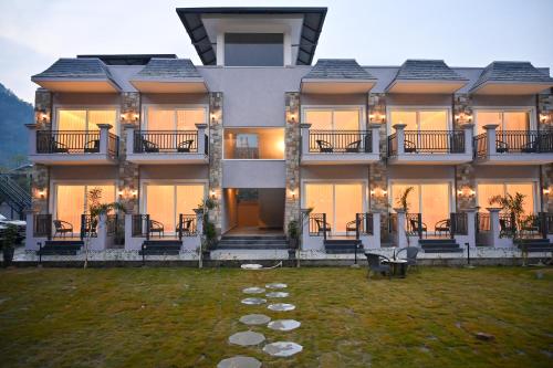 amritara chakra river resort