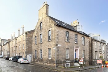 luxury family flat in edinburgh new town