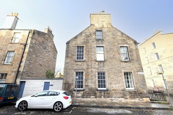 luxury family flat in edinburgh new town