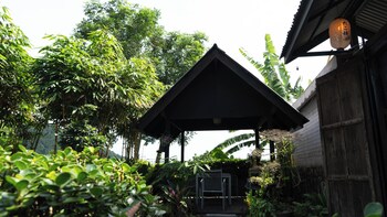 jaokhun hilltop kamala phuket