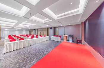 encore international hotel guangzhou convention and exhibition center garment trade city flagship store