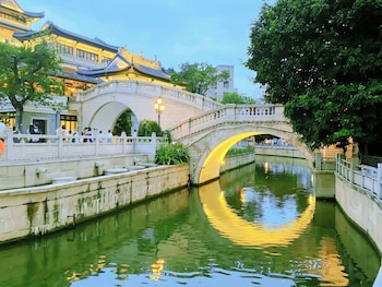 encore international hotel guangzhou convention and exhibition center garment trade city flagship store