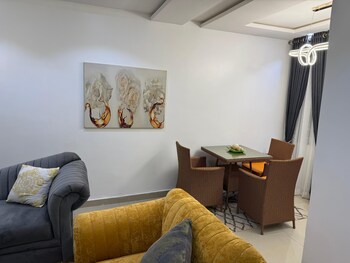 trinity shortlet apartment