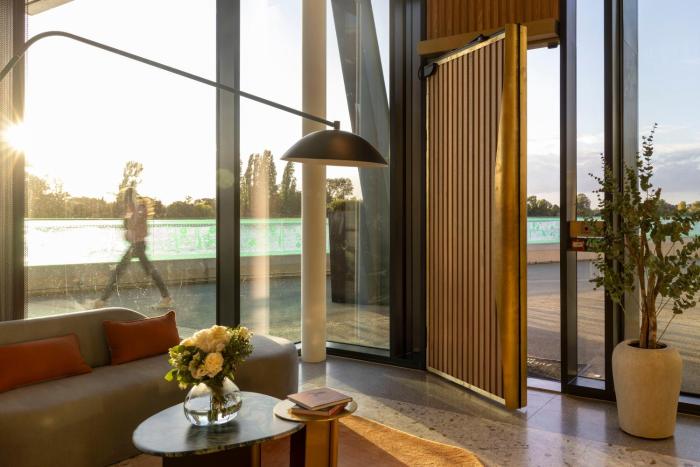fulham pier hotel