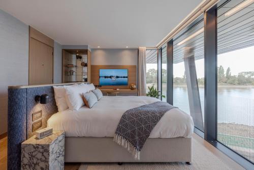 fulham pier hotel