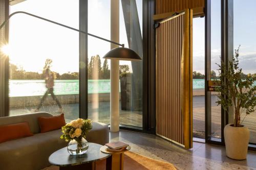 fulham pier hotel