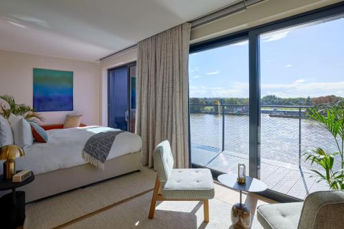 fulham pier hotel