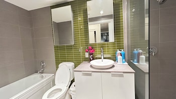Ocean View Condo . Downtown Vancouver,,5 star
