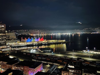 ocean view condo downtown vancouver