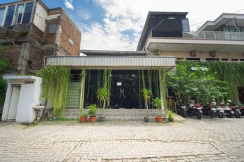 dominic inn semarang by arba
